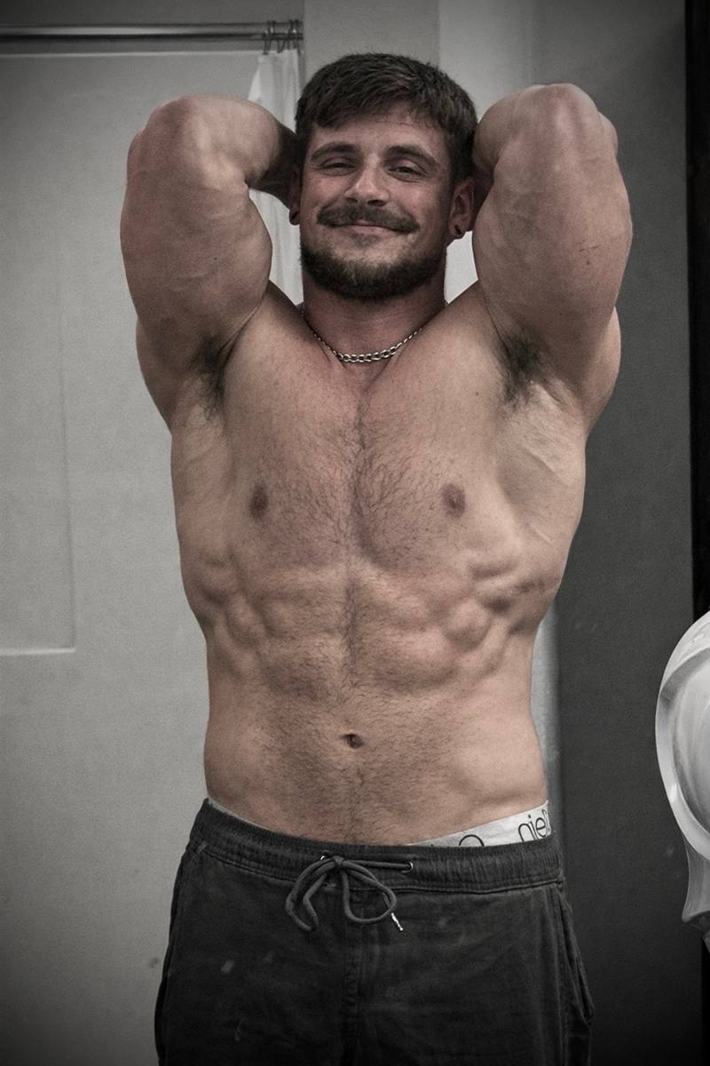 Simon apr&egrave;s, 190 lbs